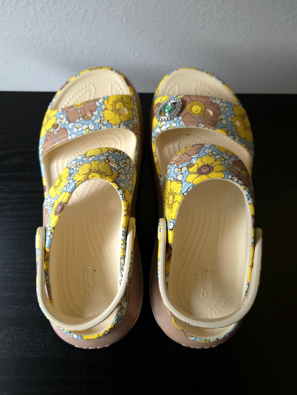 CROCS Classic Floral Mega Crush Retro Platform Chunky Sandals Vanilla Cork 7 - Picture 5 of 7